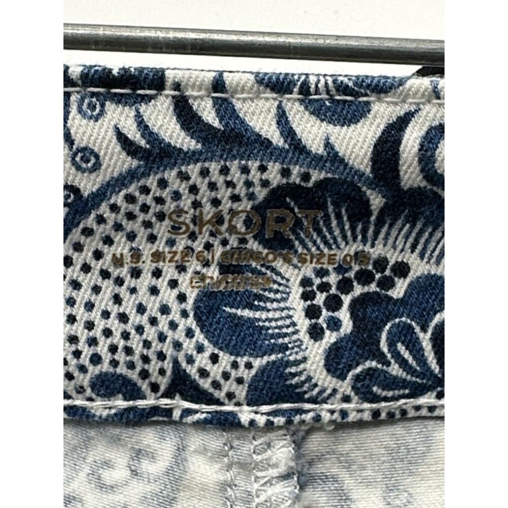 Chico's Skort Size 6 Navy and White Denim - Picture 9 of 11